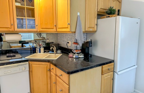 Maumee Maison | 2BR in Uptown Maumee walk to Metropark
