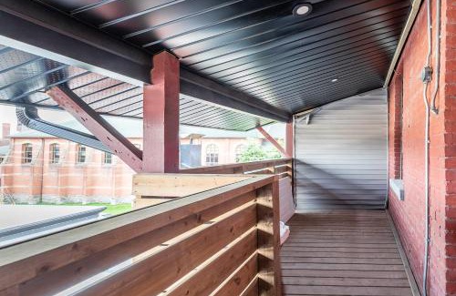 Central Hamilton Appartement | 2BR King Apt - Netflix Included
