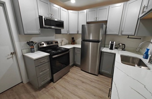 Burien Appartement | 2BR Lux Apartment | 5 Mins from Airport | Pets+