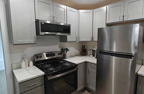 Burien Appartement | 2BR Lux Apartment | 5 Mins from Airport | Pets+