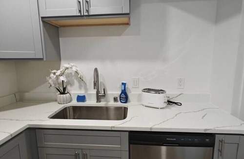 Burien Appartement | 2BR Lux Apartment | 5 Mins from Airport | Pets+
