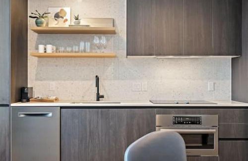 Rainey Street Historic District Appartement | 2BR Lux Highrise + Austin + Vibrant Rainey St