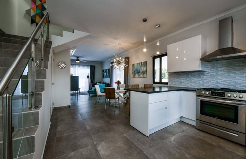 Gold Coast Maison | 2BR Luxury Villa with PRIVATE POOL - 30% DISCOUNT
