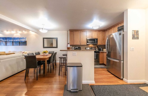 Alpine Meadows Copropriété | 2BR Mins to Alpine Base Area at Palisades!