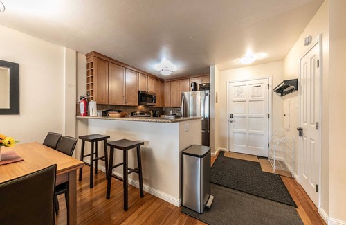 Alpine Meadows Copropriété | 2BR Mins to Alpine Base Area at Palisades!