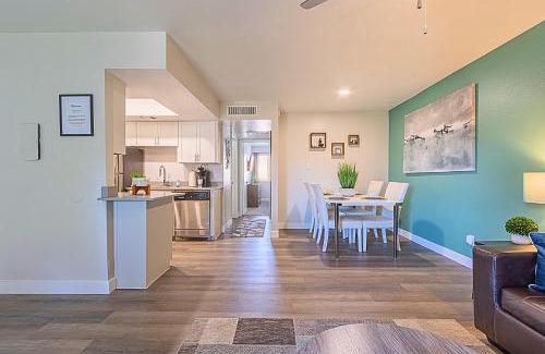 Paradise Valley Village Appartement | 2BR near Stone Creek - Pool & Mall Access Comfort - C254