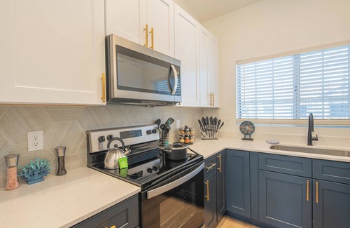 Desert View Village Copropriété | 2BR Next to TPC Golf | Pool access | Fitness Gym