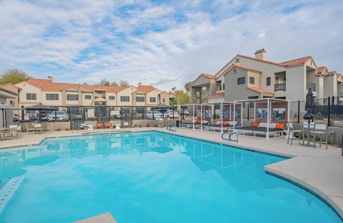 Desert View Village Copropriété | 2BR Next to TPC Golf | Pool access | Fitness Gym