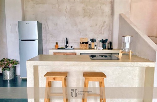 Santa Maria Appartement | 2BR Penthouse | Private Roof Deck | AC | Daily Clean
