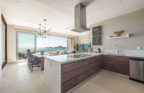 El Tezal Appartement | 2BR Penthouse with Private Rooftop & Seaview & Pool