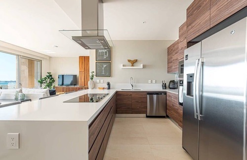 El Tezal Appartement | 2BR Penthouse with Private Rooftop & Seaview & Pool