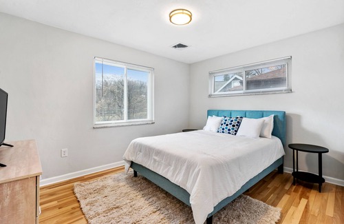 Ross Township Maison | 2BR, Ranch Home, near Ross Park Mall, Downtown, North Shore, and Strip District!