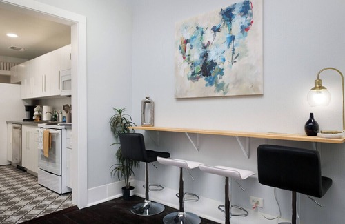 Southtown Copropriété | 2BR Riverwalk Condo Corporate & Insurance Stays Fast Wi-Fi W/D Monthly