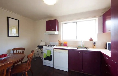 St. Kilda East Appartement | 2br, Safe, Locked Parking & Close to Transport