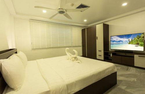 Nai Harn Appartement | 2BR Sandside Nai Harn Condo C133