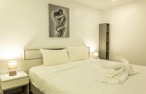 Nai Harn Appartement | 2BR Sandside Nai Harn Condo C133