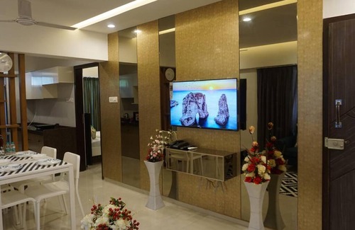 Prabhadevi Appartement | 2BR Sea view service apartment worli By Florastays