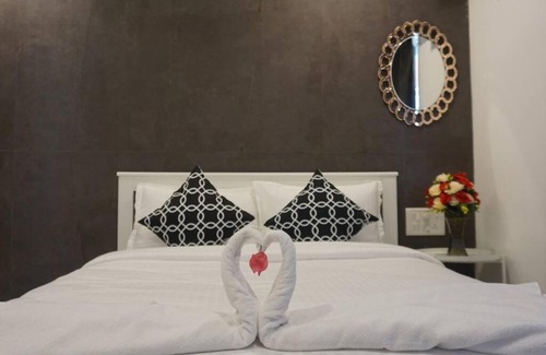 Prabhadevi Appartement | 2BR Sea view service apartment worli By Florastays