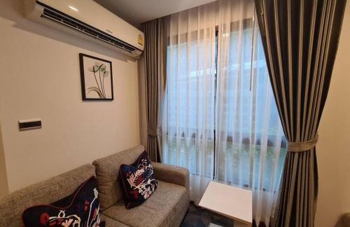 Tha Thaewawong Appartement | 2BR Service Condo in Sriracha