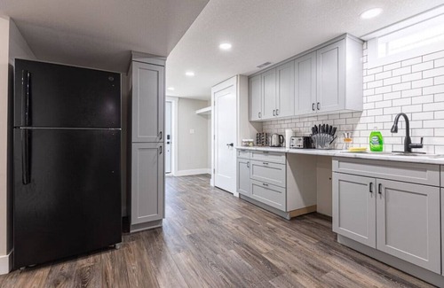 Kitchener Appartement | 2BR Sleeps 6 +Wifi+Parking+Pet
