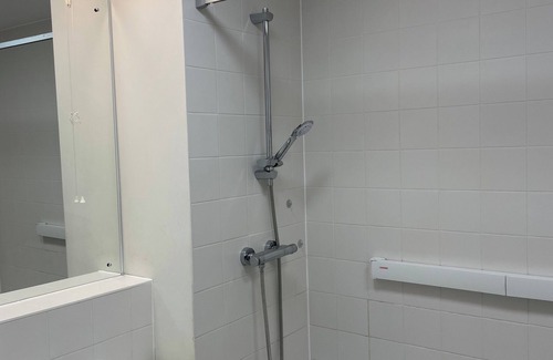 Tollington Appartement | 2BR-Sleeps4-Parking-Balcony-NearCityCentre
