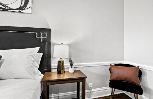 Avondale Appartement | 2BR Stylish Apartment in Avondale close to Shops - Roscoe 1W