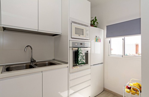 Playa Honda Chalet De Ski | 2BR Terrace Home - 10 min walk to the Beach