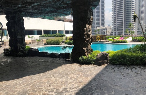 Makati Maison | Unité 2BR dans les résidences privées Acqua avec Netflix + Wifi sur Rockwell Makati