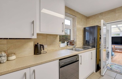 William Morris Appartement | 2BR Victorian Home - Perfect for Cozy Getaways