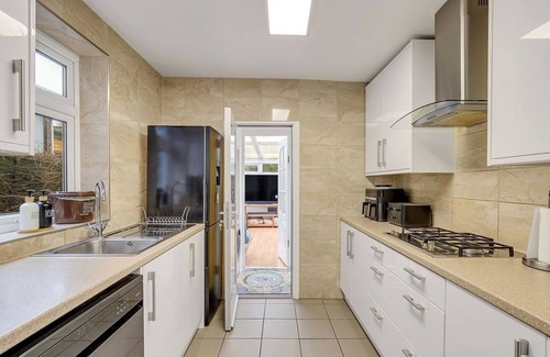 William Morris Appartement | 2BR Victorian Home - Perfect for Cozy Getaways