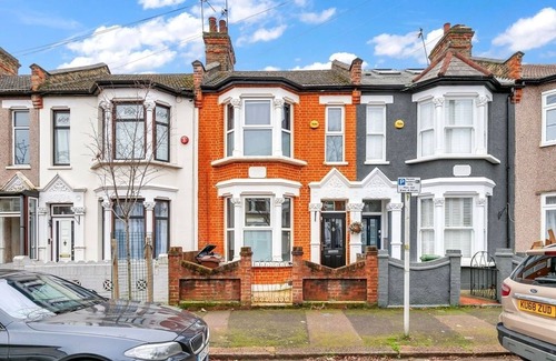 William Morris Appartement | 2BR Victorian Home - Perfect for Cozy Getaways