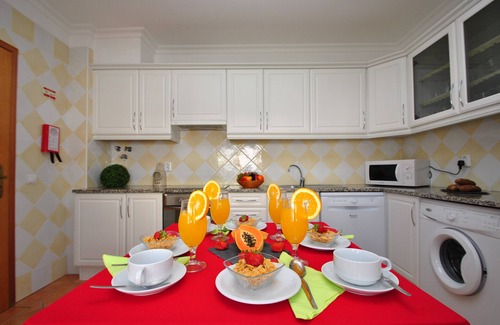 Olhos D'Agua Appartement | CHARMING APARTMENT,SEA VIEWS,WIFI,AC,WALKING DISTANCE TO THE BEACH
