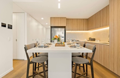 West End Appartement | 2BR West End Apt w/Parking Walk to Convention Ctr