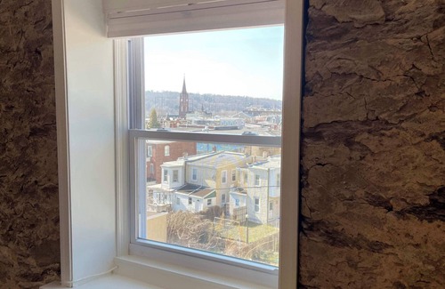 Manayunk Appartement | 2BR with Balcony, Views & Parking