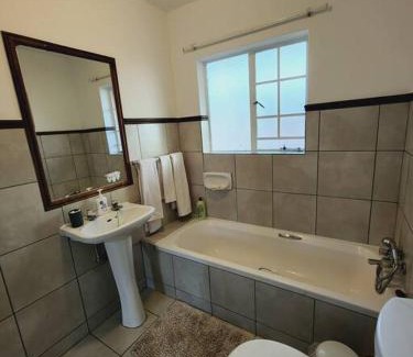 Die Hoewes Appartement | 2d - 50 No load shedding - 2 bedroom