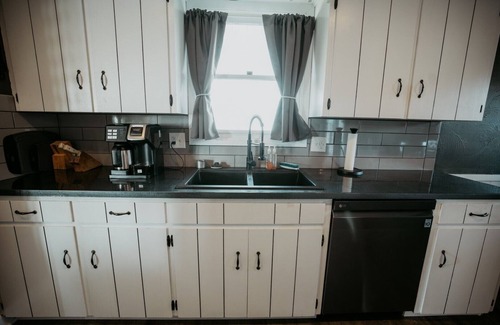 Millard Maison | 2Min Drive to I-80/Millard - Millard Area - West Omaha - Quiet Neighborhood