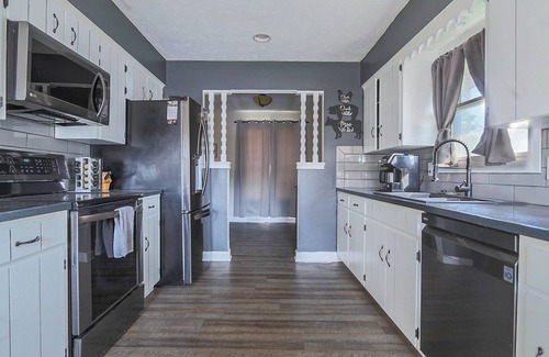 Millard Maison | 2Min Drive to I-80/Millard - Millard Area - West Omaha - Quiet Neighborhood