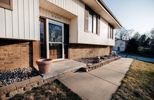 Millard Maison | 2Min Drive to I-80/Millard - Millard Area - West Omaha - Quiet Neighborhood