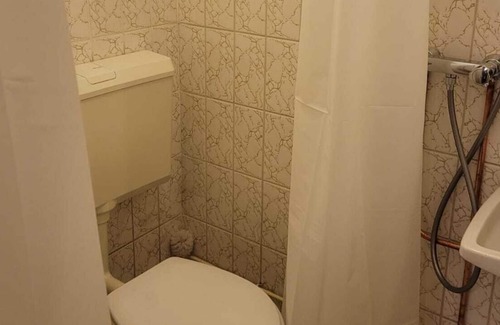 Duivendrecht Appartement | 2mx3m unit near metro station van der Madeweg