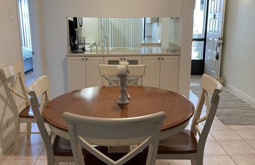 Isla del Sol Copropriété | 2nd floor condo overlooking pool with a beautiful bay view.