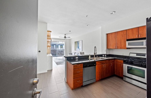 East Village Appartement | 2nd Floor Gaslamp Views on 5th Ave