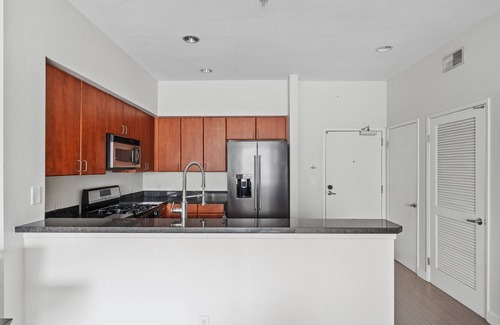 East Village Appartement | 2nd Floor Gaslamp Views on 5th Ave