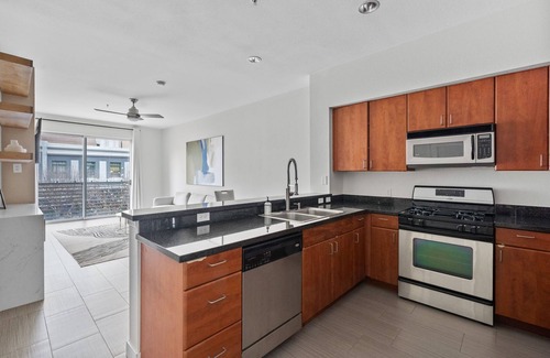 East Village Appartement | 2nd Floor Gaslamp Views on 5th Ave