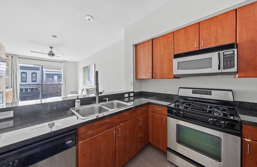 East Village Appartement | 2nd Floor Gaslamp Views on 5th Ave