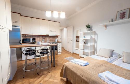 Punavuori Appartement | 2ndhomes Compact Top Floor Studio in Erottaja