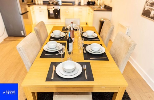 Bordesley Appartement | "Park & Relax! Modern Digbeth Retreat with City Centre Parking – Reserve Today!"