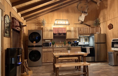 New Rumley Cabine | 2Q Cabin near Leesville Lake ~Pets welcome~