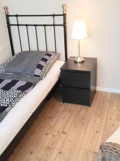 Niederschelden Appartement | 2x Monteurwohnung 1x 2 kleine Einzelzimmer 1x Doppelbett und Schlafcouch im Wohnbereich