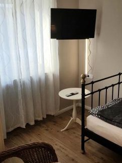 Niederschelden Appartement | 2x Monteurwohnung 1x 2 kleine Einzelzimmer 1x Doppelbett und Schlafcouch im Wohnbereich