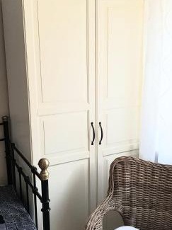 Niederschelden Appartement | 2x Monteurwohnung 1x 2 kleine Einzelzimmer 1x Doppelbett und Schlafcouch im Wohnbereich